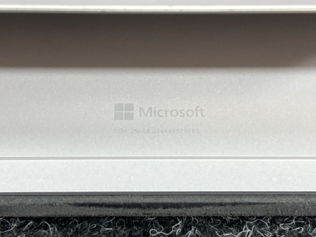 1469623-9 Tablet with keyboard and charger - Microsoft Surface Pro 4