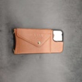 1461344-4 Mobilskal + tillbehör, 50  st, Galio – iPhone 13, brunt läder, kortfack, axelrem