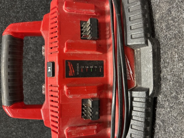 1494611-3 Multicharger Milwaukee M1418C6