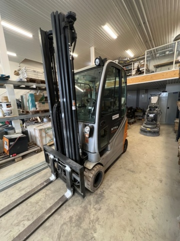 1494152-22 Electric counterbalanced forklift Still RX 20-20