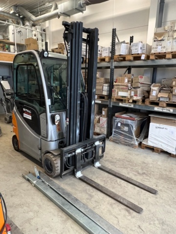 1494152-24 Electric counterbalanced forklift Still RX 20-20