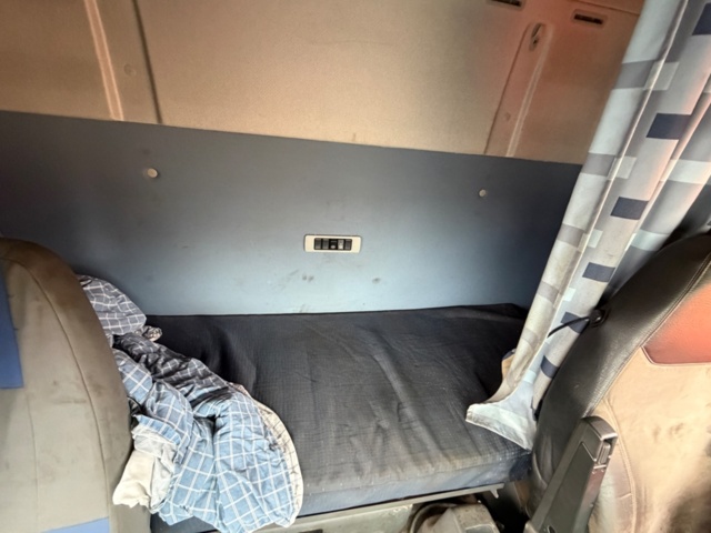 1368061-28 Volvo Trucks FH 12.8 Manual, 480hp, 2007