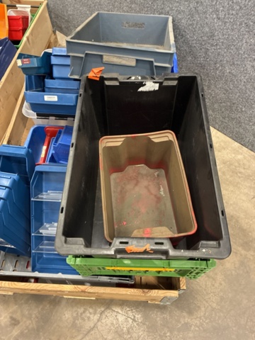 1495442-5 Assortment of plastic bins