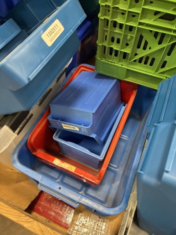 1495442-7 Assortment of plastic bins