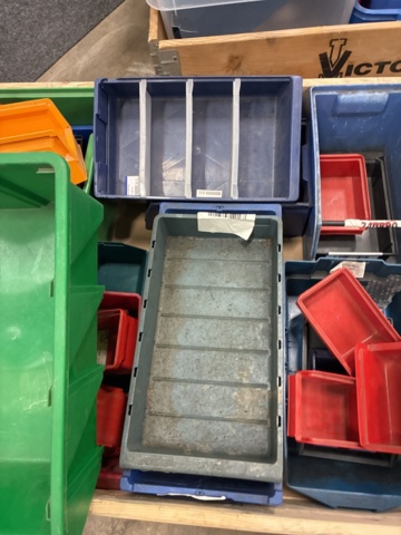 1495442-15 Assortment of plastic bins