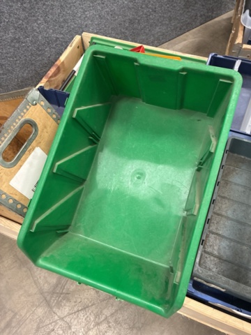 1495442-16 Assortment of plastic bins