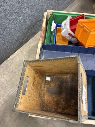 1495442-19 Assortment of plastic bins