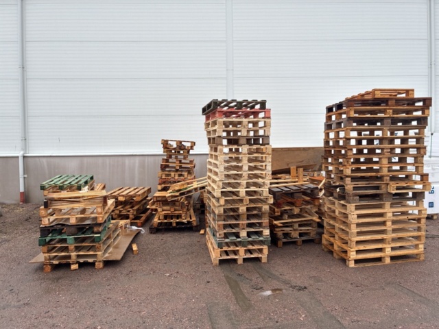 1495475-1 Disposable pallets & miscellaneous wood