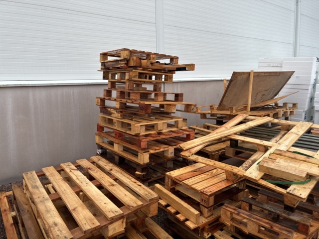 1495475-6 Disposable pallets & miscellaneous wood