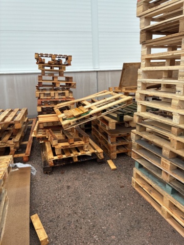 1495475-8 Disposable pallets & miscellaneous wood