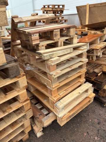 1495475-12 Disposable pallets & miscellaneous wood
