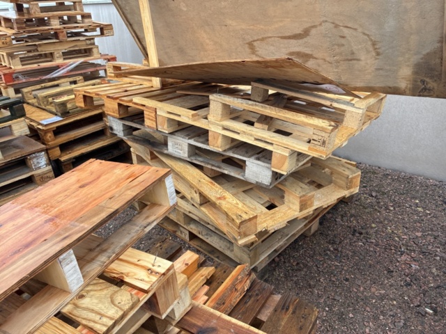 1495475-15 Disposable pallets & miscellaneous wood