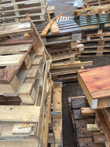 1495475-17 Disposable pallets & miscellaneous wood