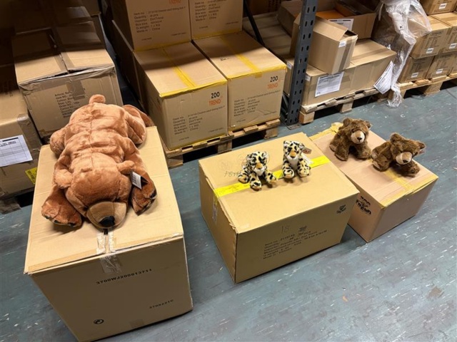 1471230-2 Large batch of stuffed animals – approximately 36,399 pieces – 94 different models