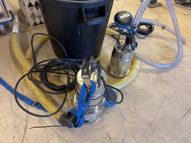 1469164-2 Submersible pumps with various accessories - Biltema / Ebara
