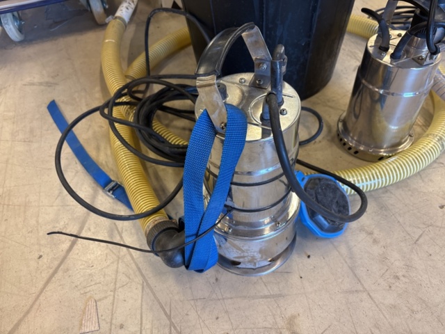 1469164-3 Submersible pumps with various accessories - Biltema / Ebara