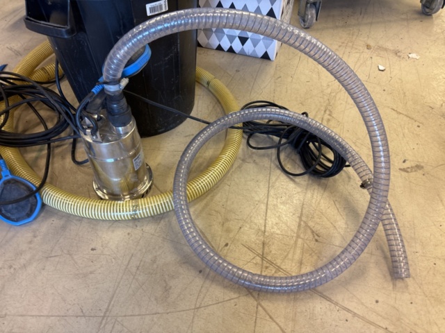 1469164-5 Submersible pumps with various accessories - Biltema / Ebara