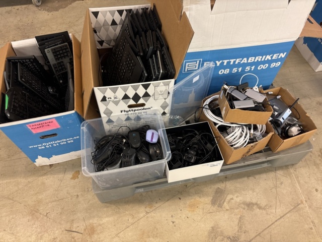 1469173-1 Collection of various computer/IT accessories