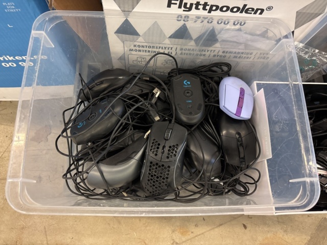 1469173-4 Collection of various computer/IT accessories