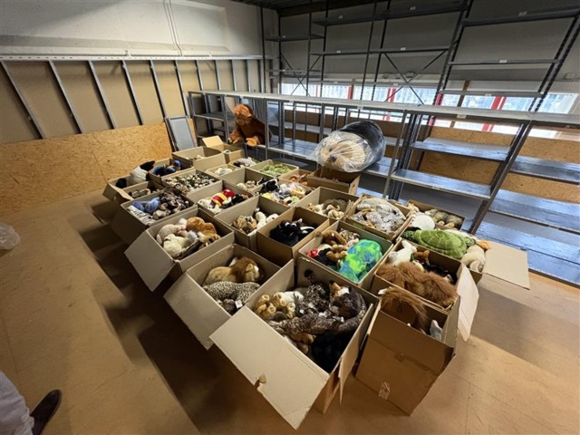 1471231-1 Lot of stuffed animals – mixed animal models in boxes