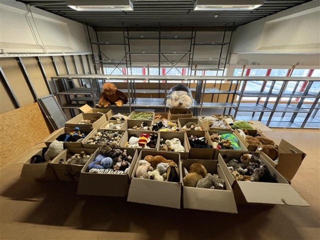 1471231-3 Lot of stuffed animals – mixed animal models in boxes