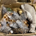 1471231-7 Lot of stuffed animals – mixed animal models in boxes