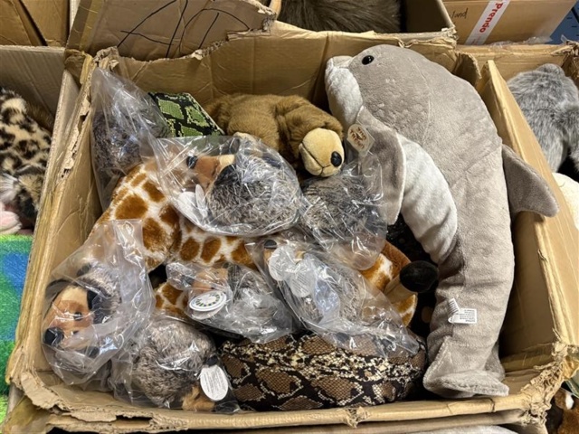1471231-7 Lot of stuffed animals – mixed animal models in boxes