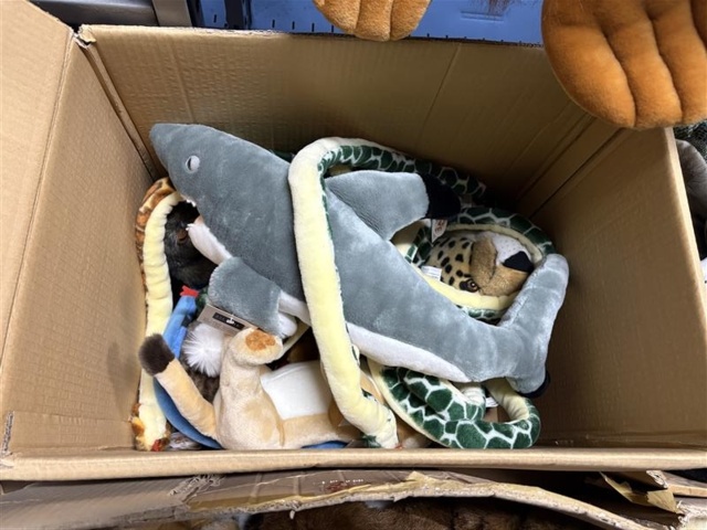 1471231-8 Lot of stuffed animals – mixed animal models in boxes