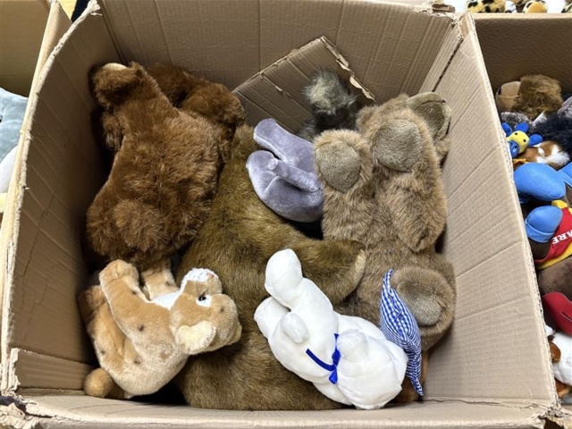 1471231-10 Lot of stuffed animals – mixed animal models in boxes