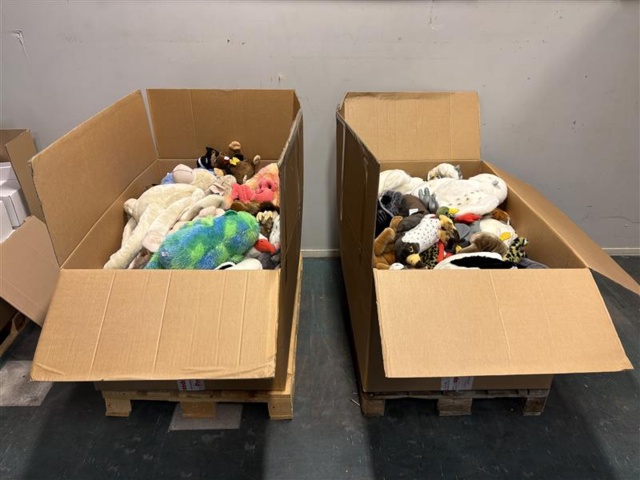 1471232-1 Large batch of mixed stuffed animals – 2 large cartons on pallet