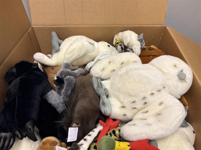 1471232-4 Large batch of mixed stuffed animals – 2 large cartons on pallet