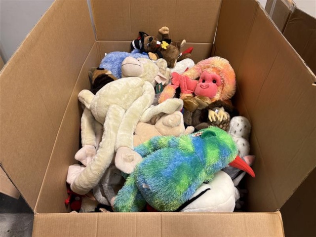 1471232-5 Large batch of mixed stuffed animals – 2 large cartons on pallet