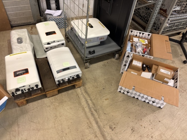 1469186-22 Inverters and various accessories - Solis, ABB and Huawei. etc.
