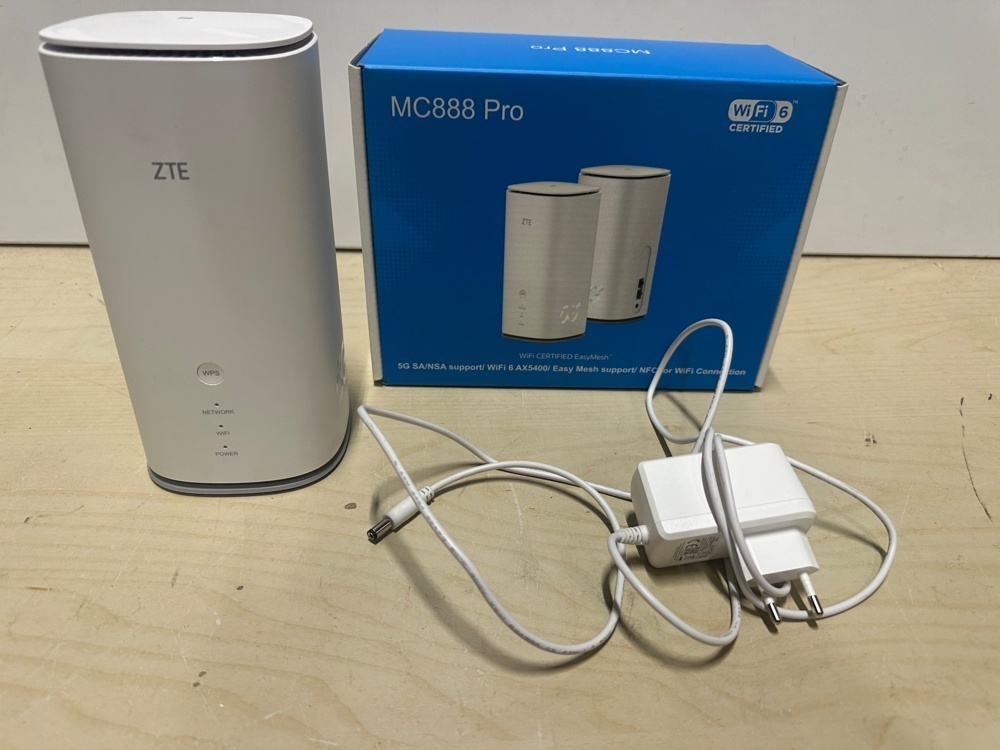 1491794-1 Trådlös router ZTE MC888 PRO 5G & Accesspunkt ZYXEL