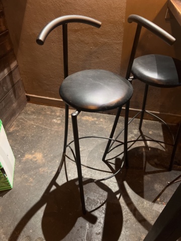 1384806-10 Bar furniture - Tables, chairs, etc.