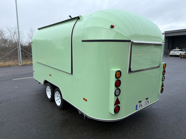 1496675-3 New food cart / ice cream cart / food truck, similar to Airstream