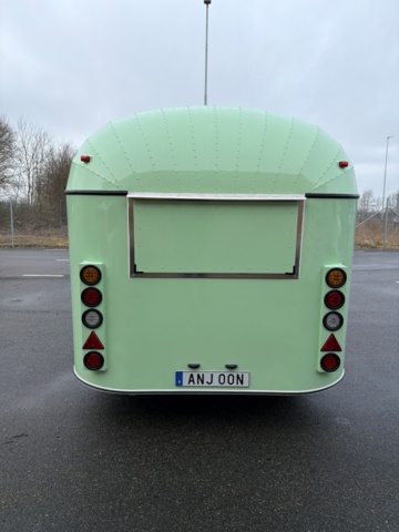 1496675-4 New food cart / ice cream cart / food truck, similar to Airstream