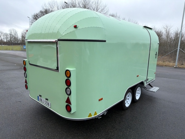 1496675-5 New food cart / ice cream cart / food truck, similar to Airstream