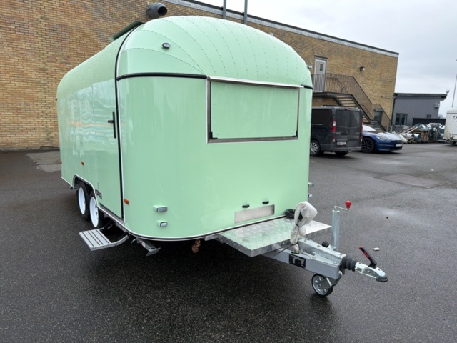 1496675-7 New food cart / ice cream cart / food truck, similar to Airstream