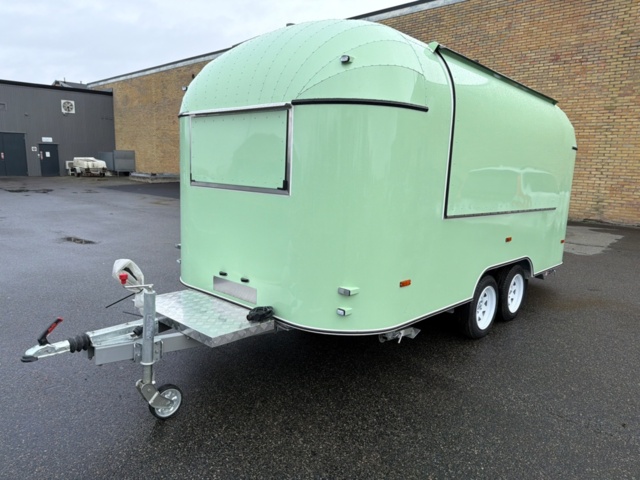 1496675-9 New food cart / ice cream cart / food truck, similar to Airstream