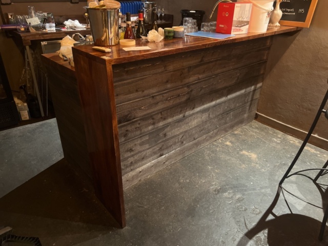 1384808-1 Bar counter