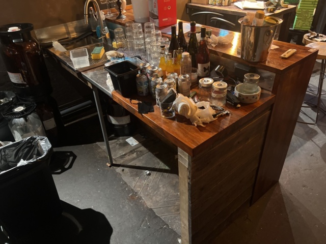 1384808-2 Bar counter