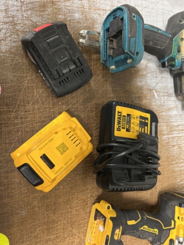 1455025-27 Various power tools - Makita, Bosch, DeWalt and others.