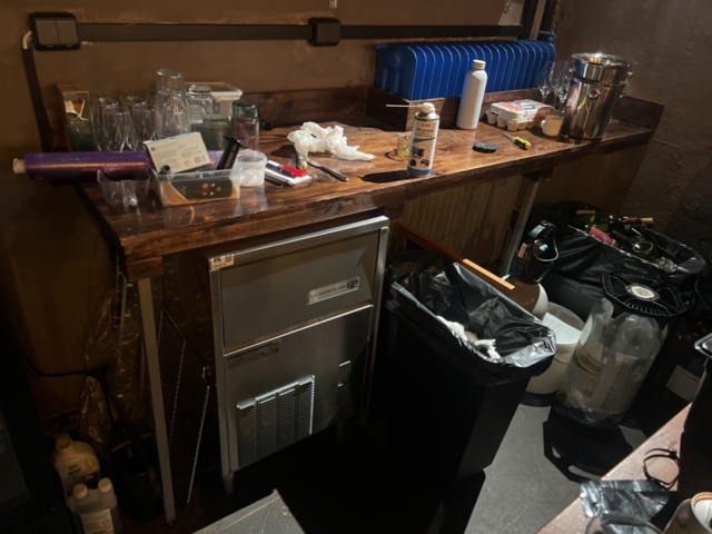 1384808-10 Bar counter