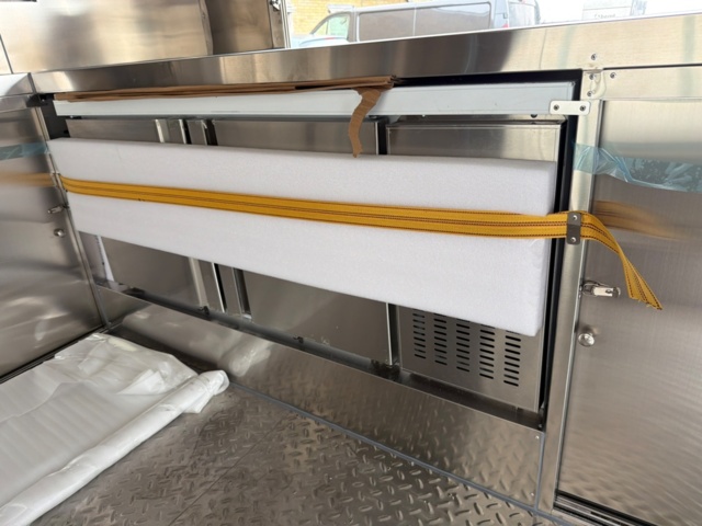 1496675-18 New food cart / ice cream cart / food truck, similar to Airstream