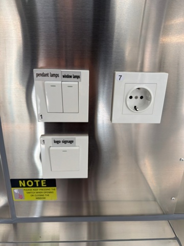 1496675-22 New food cart / ice cream cart / food truck, similar to Airstream