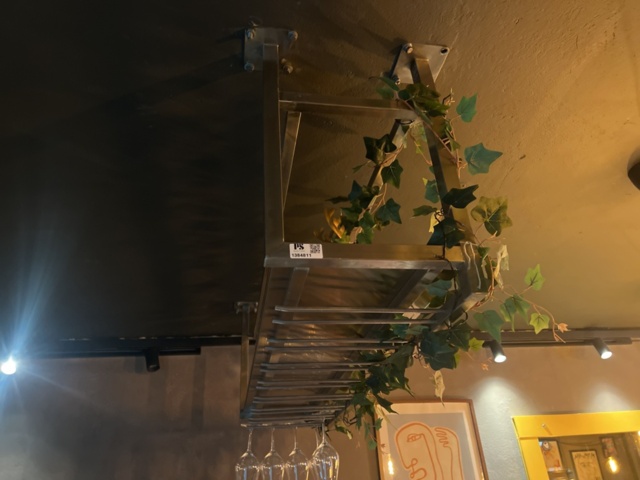 1384811-2 Ceiling shelf for glass