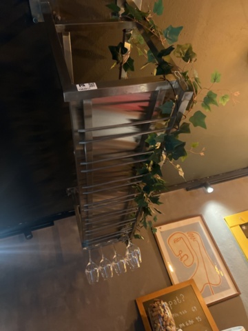 1384811-5 Ceiling shelf for glass