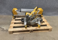 1469648 Crosscut and miter saw with saw table - DeWalt DWS777-QS / DE7025-XJ