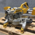 1469648-2 Crosscut and miter saw with saw table - DeWalt DWS777-QS / DE7025-XJ